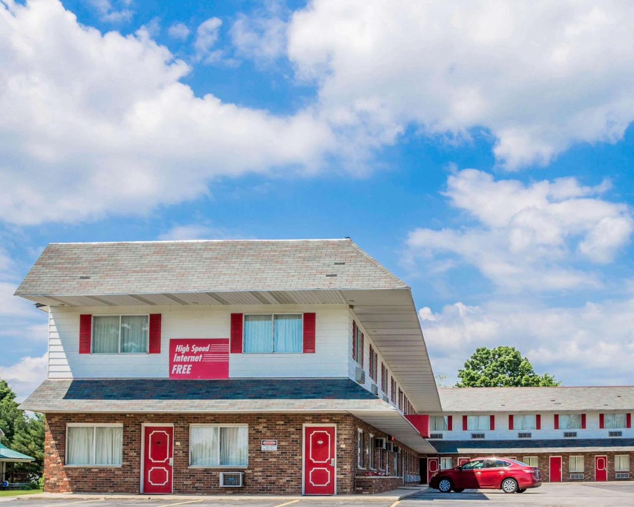 Rodeway Inn Kalkaska Exterior photo